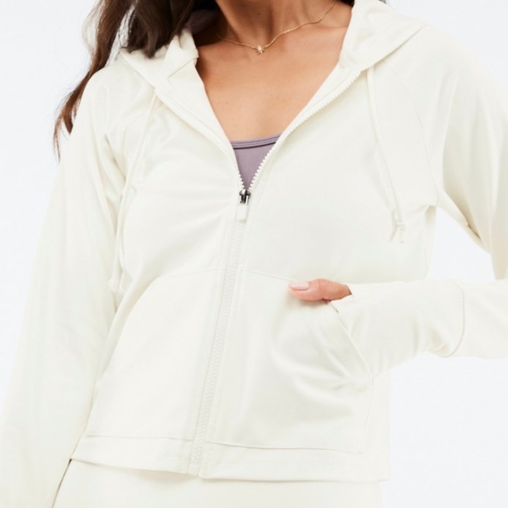 Oasis Cropped Hoodie • Silk • Fabletics